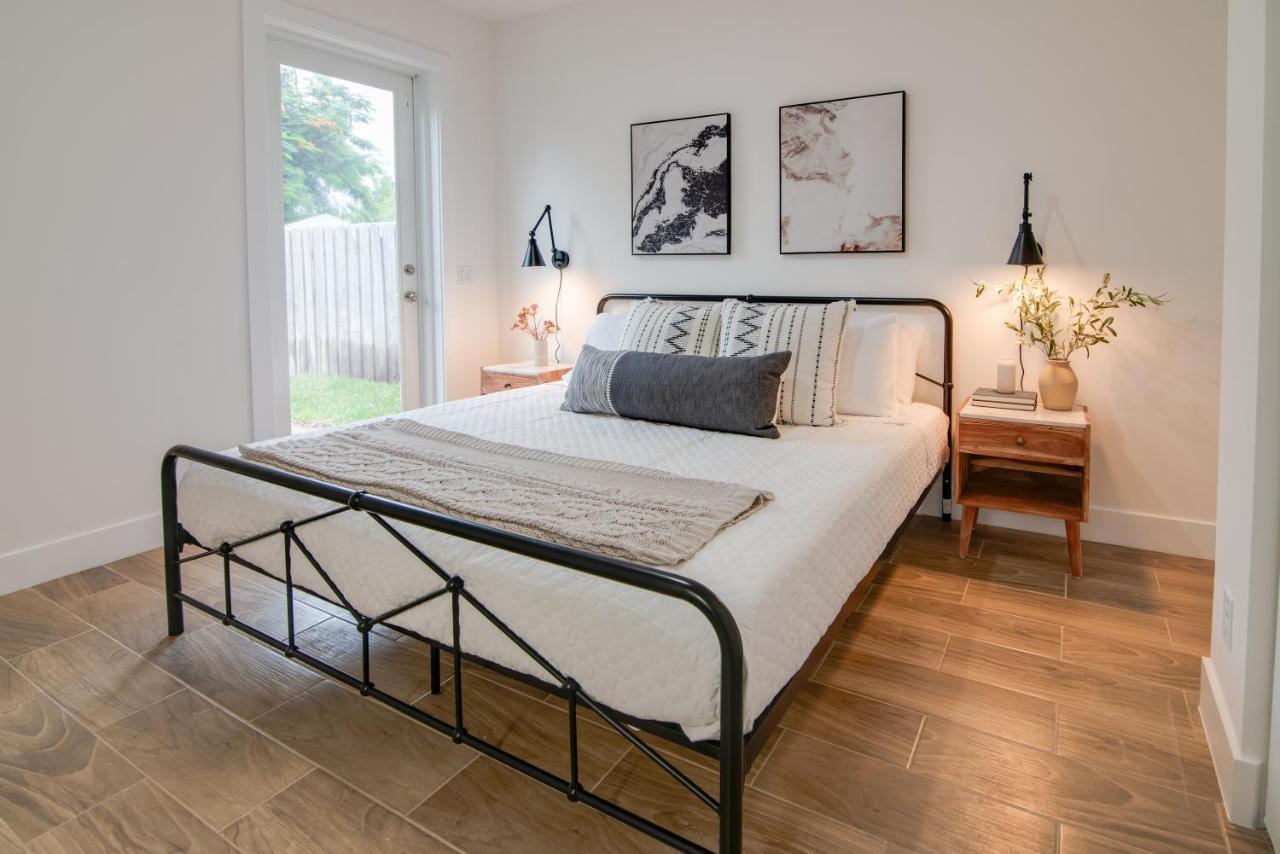 Private Cottage - King Beds, Brand New, Near Beach, Golfing, Shopping & Restaurants Lake Worth Beach Exterior foto