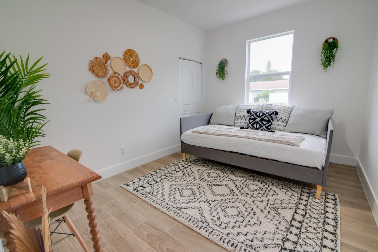 Private Cottage - King Beds, Brand New, Near Beach, Golfing, Shopping & Restaurants Lake Worth Beach Exterior foto