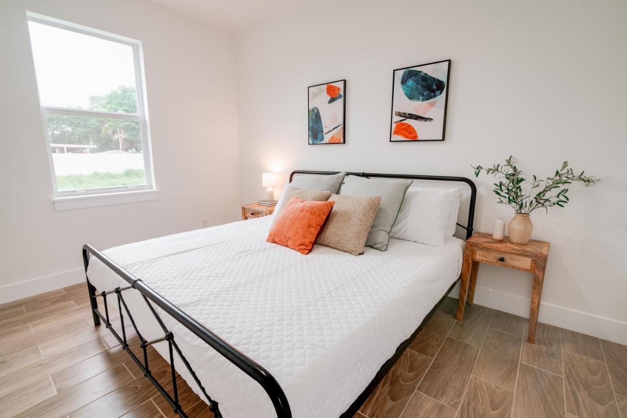 Private Cottage - King Beds, Brand New, Near Beach, Golfing, Shopping & Restaurants Lake Worth Beach Exterior foto