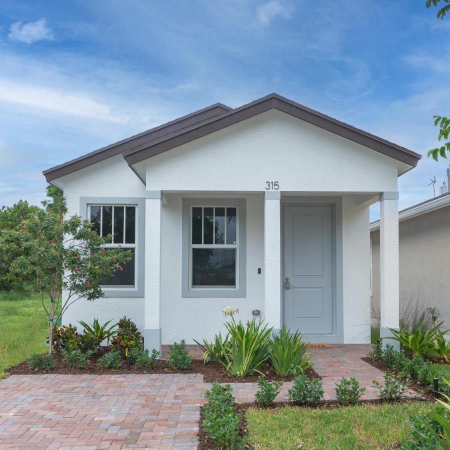 Private Cottage - King Beds, Brand New, Near Beach, Golfing, Shopping & Restaurants Lake Worth Beach Exterior foto